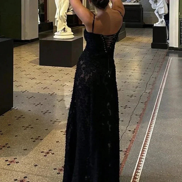 Black Women's Sleeveless Backless Elegant Party Dress With Spaghetti Straps - Picture 4 of 5